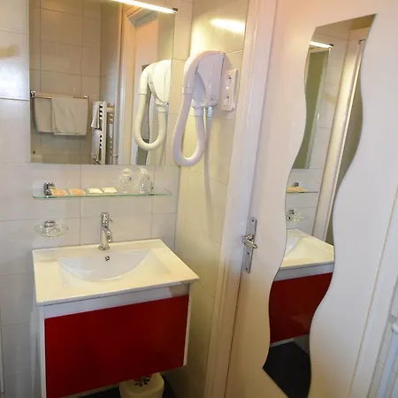 Brit Centre - Le Valentre Каор