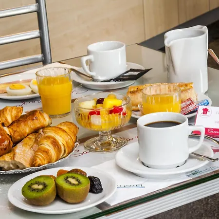 Brit Centre - Le Valentre Отель Каор