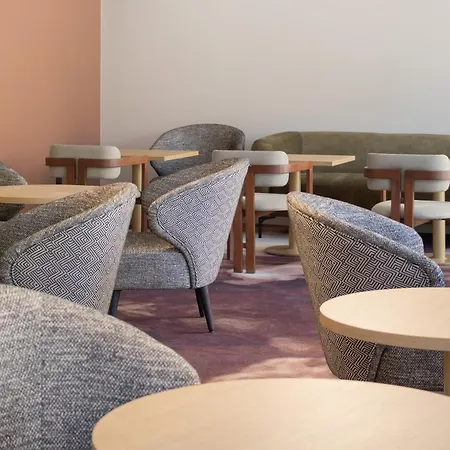 Brit Centre - Le Valentre Hotel