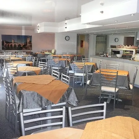 Brit Centre - Le Valentre Каор