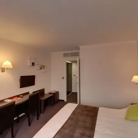 Отель Brit Centre - Le Valentre Каор