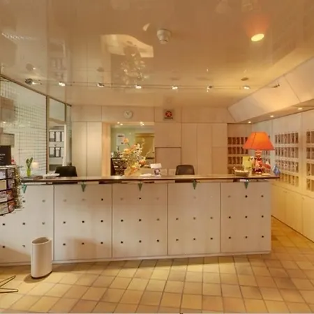 Brit Centre - Le Valentre 3*