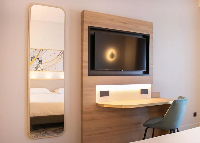 Brit Centre - Le Valentre Hotel