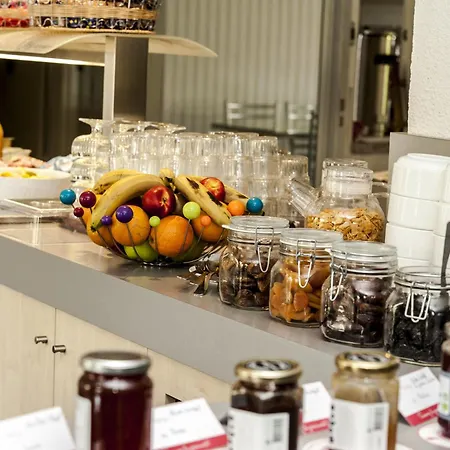 Brit Centre - Le Valentre Hotel