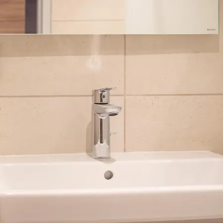 فندق Brit Centre - Le Valentre 3*