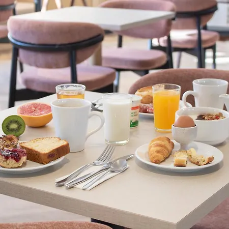 Brit Centre - Le Valentre فندق كاهورْ