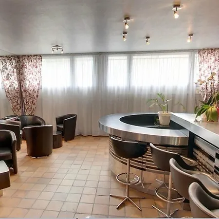 Brit Centre - Le Valentre Hotel