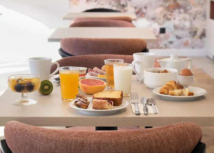 Brit Centre - Le Valentre فندق 3*