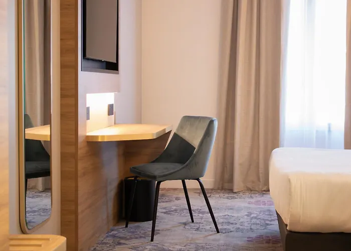 Brit Centre - Le Valentre فندق