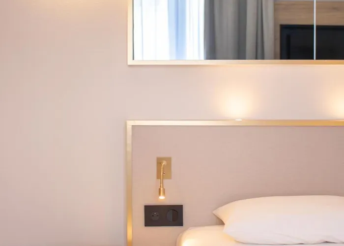 Brit Centre - Le Valentre فندق