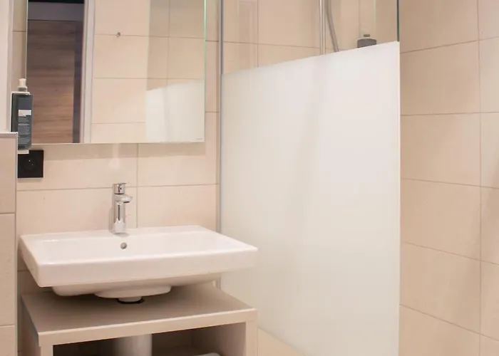 فندق Brit Centre - Le Valentre 3*