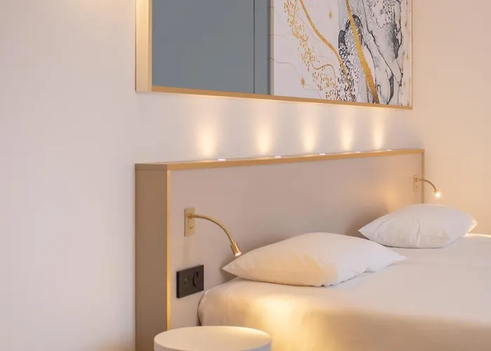 Brit Centre - Le Valentre فندق كاهورْ