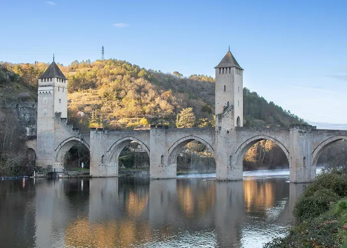 Brit Centre - Le Valentre فندق كاهورْ