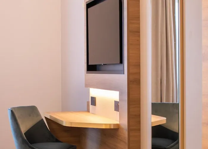 Brit Centre - Le Valentre كاهورْ