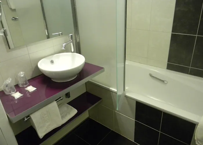 Brit Centre - Le Valentre 3*